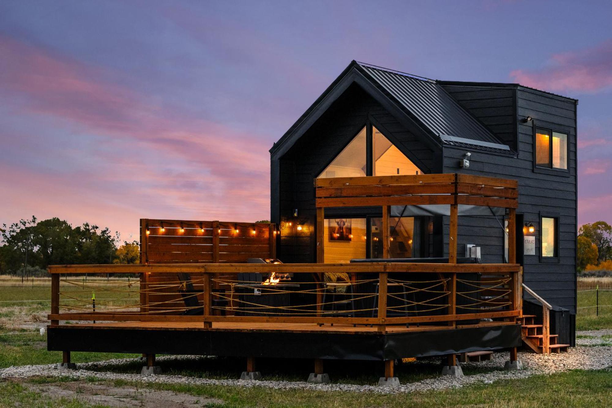 Modern Tiny Cabin, With Hot Tub In Choteau Mt Exterior foto