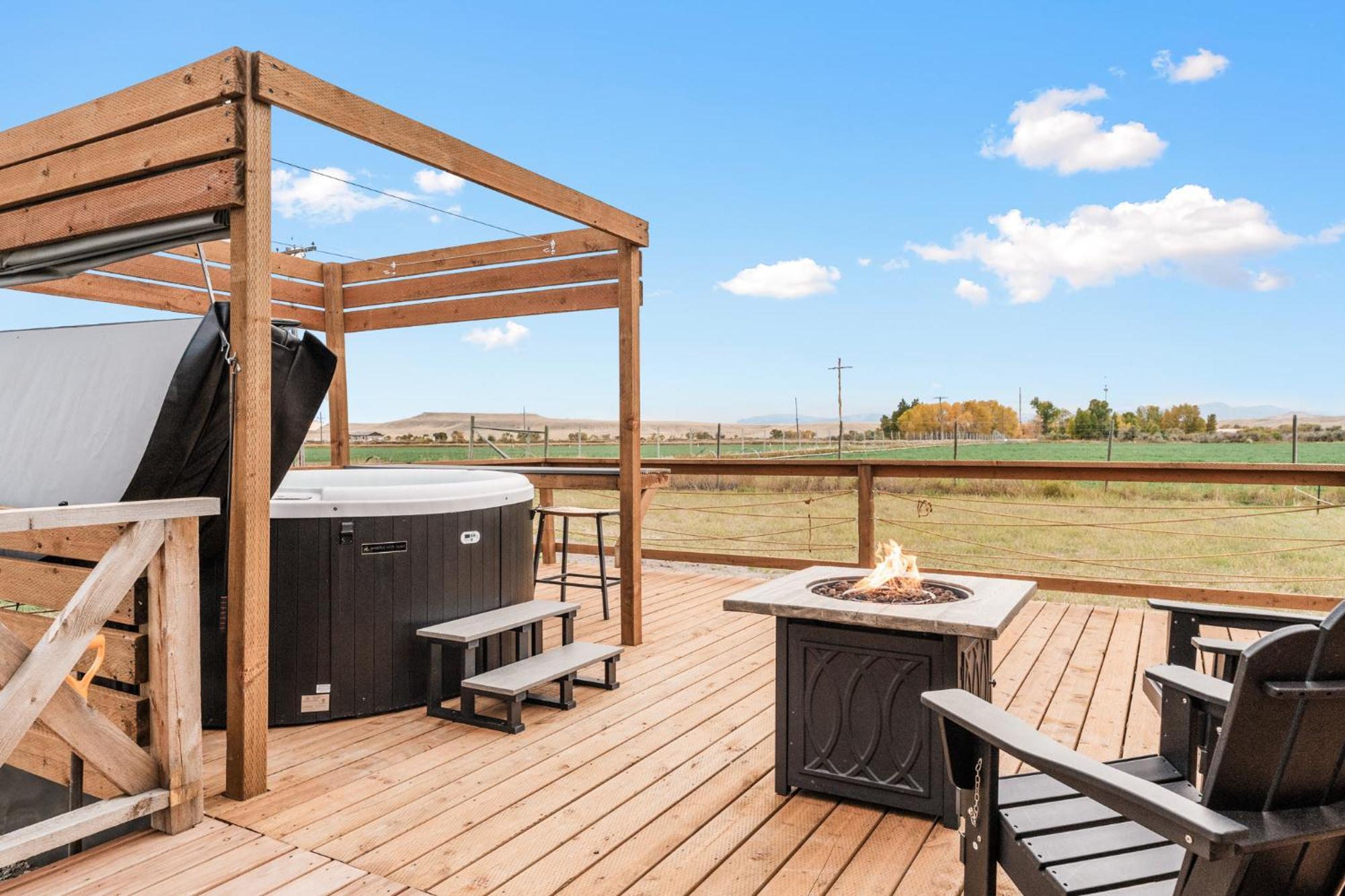 Modern Tiny Cabin, With Hot Tub In Choteau Mt Exterior foto