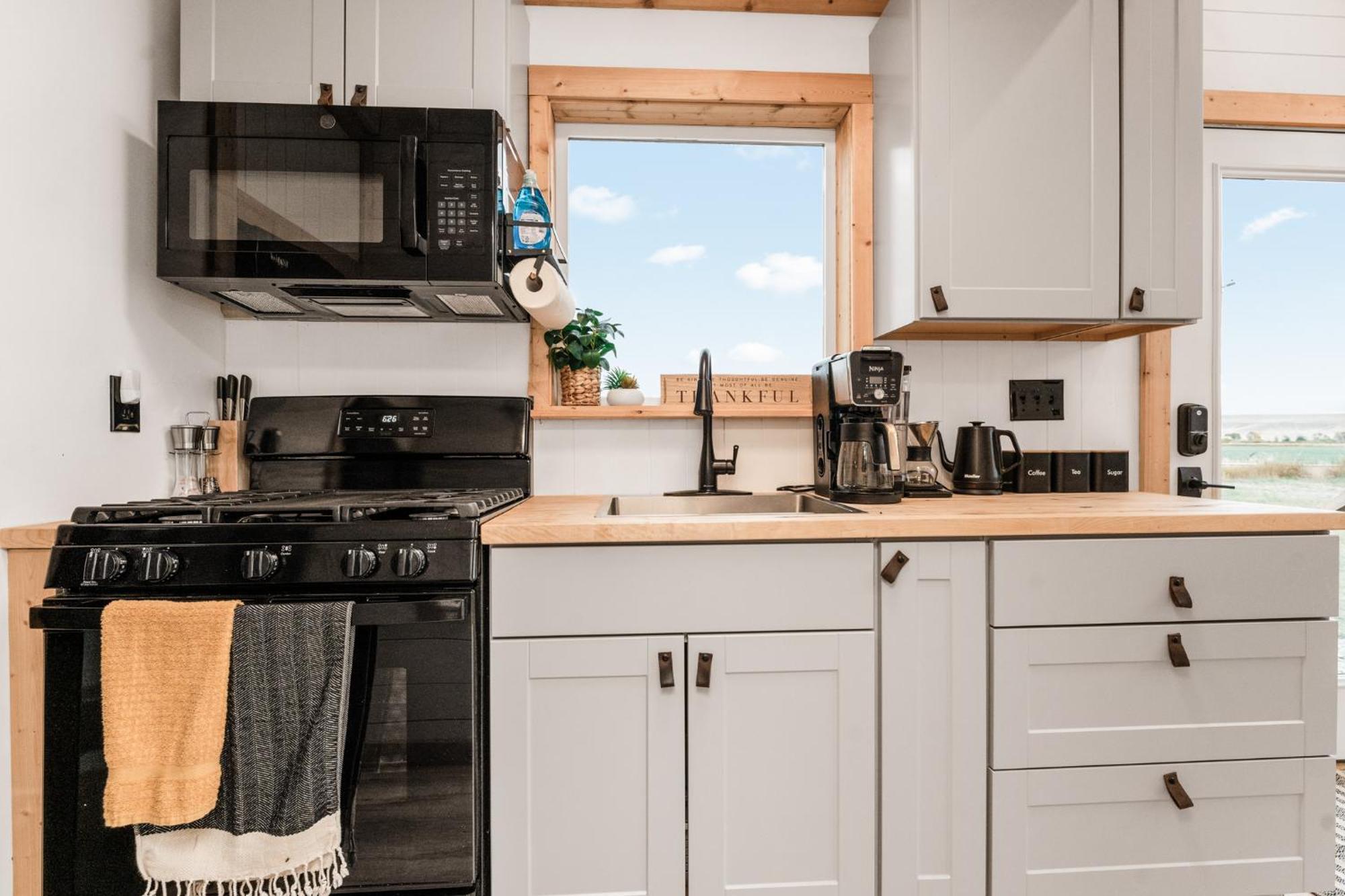 Modern Tiny Cabin, With Hot Tub In Choteau Mt Exterior foto
